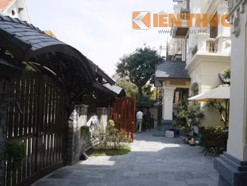 Số vốn đầu tư cho công trình này được dư luận đồn đoán chắc phải lên đến hàng chục tỷ đồng.