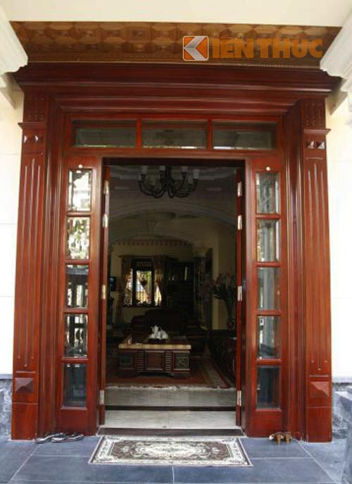 Toàn bộ nội thất của ngôi biệt thự được làm bằng gỗ cao cấp.