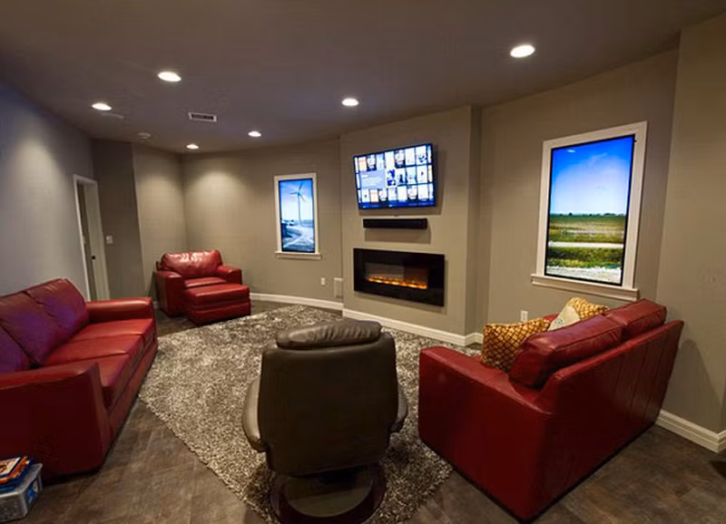 Biệt thự này có thể chống chọi lại với cuộc chiến tranh hạt nhân, thiên tai, bệnh tật... Nó có đầy đủ các phương tiện như tivi, cửa sổ nhân tạo, hồ bơi cũng như nhu yêu phẩm khác. Giá bán của biệt thự này khoảng 3 triệu USD.