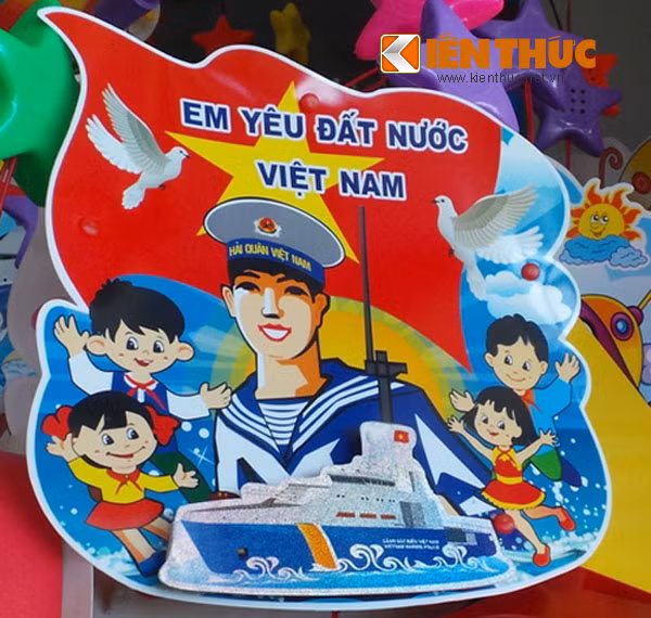 Đèn lồng Em yêu đất nước Việt Nam.