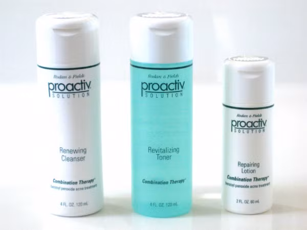 1. Sản phẩm làm đẹp Proactiv. Doanh thu hàng năm: 1 tỷ USD. Có mặt trên thị trường từ năm 1995, Proactiv là sản phẩm số 1 tại Mỹ trong việc điều trị mụn và da mặt bóng nhờn.