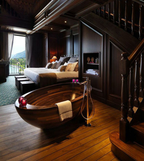 Chính vì vậy nhiều loại thất cao cấp không tưởng đã ra đời nhằm đến đối tượng phục vụ này như bồn tắm bằng gỗ quý vừa giản dị, mộc mạc vừa sang trọng, hiện đại.