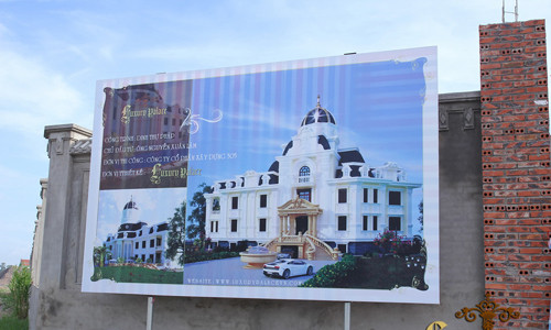 Chủ đầu tư của công trình này là ông Nguyễn Xuân Lãm, chủ tịch tập đoàn Xuân Lãm, một công ty kinh doanh đa dịch vụ có tiếng tại Quảng Ninh.