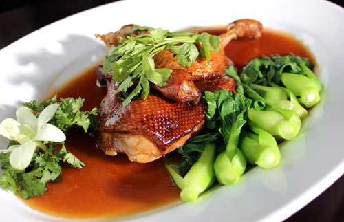 Giá các món ăn tại khách sạn Sofitel Plaza Hà Nội có vẻ "dễ chịu" hơn cả...