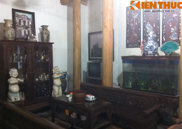 Toàn bộ đồ gỗ của ngôi nhà là các loại gỗ quý như gỗ lim, gỗ lát...