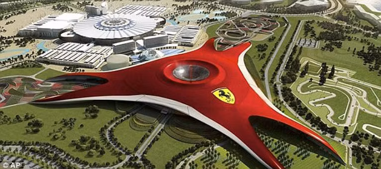 Nhìn từ trên cao, Yas Mall giống như một chiếc phi thuyền khổng lồ.