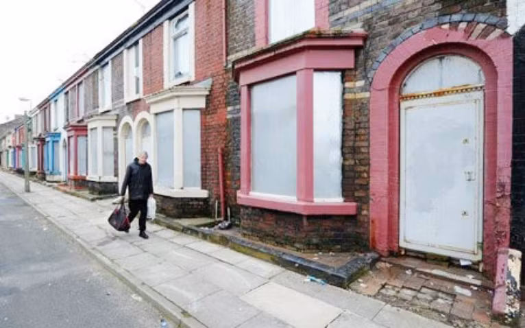 Các nhà kinh doanh bất động sản cũng sẽ có thể đấu thầu để trang hoàng lại một số ngôi nhà sau đó.