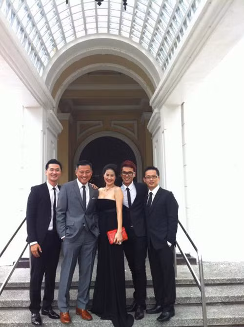 Sau lễ cưới tại Phlippines với sự chứng kiến của khoảng 30 bạn bè, người thân, Tăng Thanh Hà đã có một lễ cưới diễn ra khá kín đáo tại Việt Nam. Và mọi hoạt động tổ chức đám cưới, album cưới... đều được giữ kín đến phút chót.