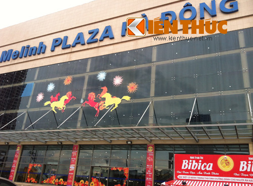 Trong khi đó, tại hệ thống Me Linh Plaza, không khí trung thu vẫn có vẻ khá im ắng.