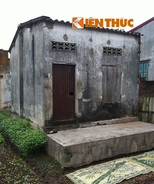 Nhiều hộ dân là người gốc ở đây nhưng cũng chỉ sống bám vào đồng ruộng nên thu nhập chẳng đáng là bao. Điều kiện kinh tế khó khăn buộc họ phải sống trông những ngôi nhà tạm bợ như nhà hoang.