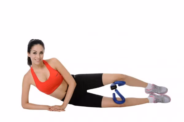 10. Dụng cụ tập thể dục ThighMaster. Tổng doanh thu: 100 triệu USD. ThighMaster là một dụng cụ tập thể dục nối tiếng từ những năm 1990. Mặc dù có hình dạng khá buồn cười nhưng dụng cụ này có tác dụng rất tốt đối với các bộ phận như hông, đùi, cánh tay và ngực, đặc biệt là để giảm cân.