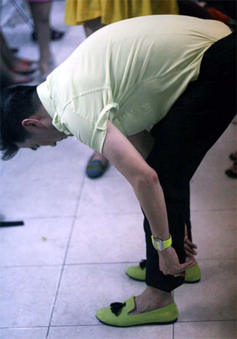 Phối giày cùng tông màu với quần áo là dấu ấn thời trang rất dễ nhận ra ở Đàm Vĩnh Hưng.