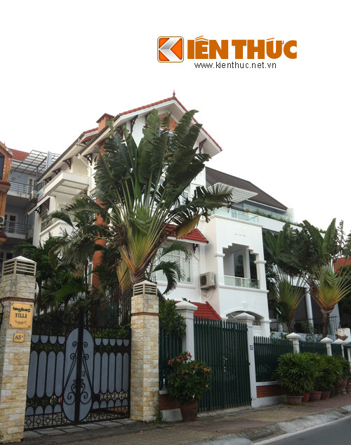 Theo đại diện của một sàn bất động sản tại Trung Hòa Nhân Chính, giá nhà ở khu vực Hồ Tây vốn dĩ đã đắt. Khu vực này thường chỉ dành cho các đại gia mua để hưởng thụ, rất ít người dân bình thường có đủ điều kiện mua để ở.