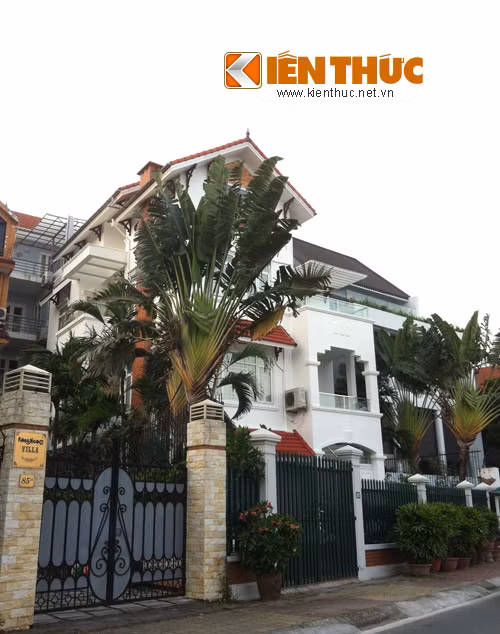 Theo đại diện của một sàn bất động sản tại Trung Hòa Nhân Chính, giá nhà ở khu vực Hồ Tây vốn dĩ đã đắt. Khu vực này thường chỉ dành cho các đại gia mua để hưởng thụ, rất ít người dân bình thường có đủ điều kiện mua để ở.