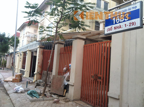 Còn tình trạng đìu hiu, vắng người qua lại là chuyện thường thấy ở khu biệt thự "khủng" này.