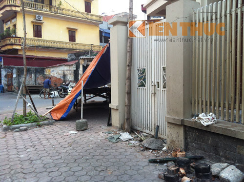 Có nơi còn bị biến thành nơi đun nấu, nhếch nhác và bẩn thỉu.