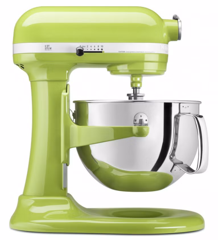 Máy trộn KitchenAid: Nhiều người không tưởng tượng được cách những tên trộm có thể dễ dàng nhét vào túi hay áo khoác chiếc máy trộn nặng và cồng kềnh này. Chính vì cho rằng kẻ trộm không thể lấy được món đồ cỡ lớn này nên các nhân viên tại cửa hàng thường không hay để ý tới.