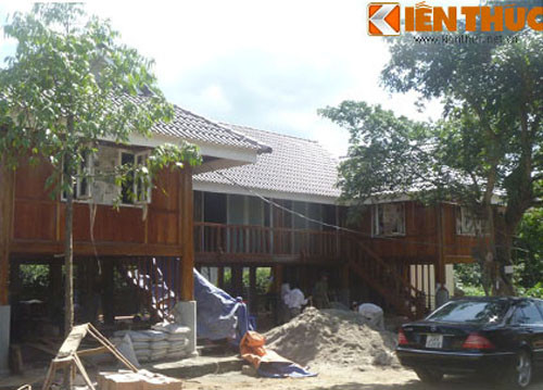 Nhiều đại gia Hà Nội sẵn sàng chi hàng tỷ đồng để săn những ngôi nhà gỗ quý về làm nhà nghỉ dưỡng tại Hà Nội.