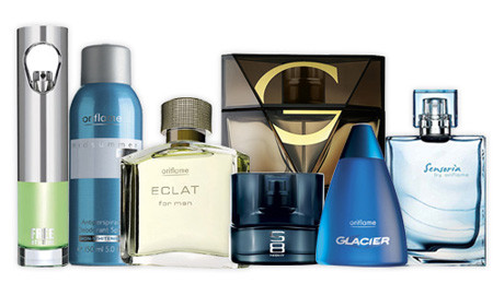 Một món quà tinh tế và sang trọng đó chính là mỹ phẩm, đặc biệt là nước hoa. Bạn có thể chọn mua loại nước hoa mà thầy cô yêu thích để tặng nhưng trước đó bạn nên tìm hiểu kỹ gu thời trang, mỹ phẩm của họ.