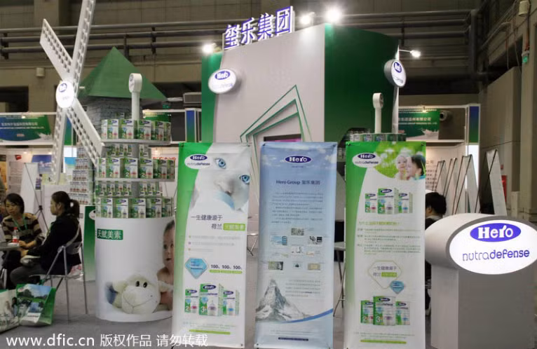 9. Hero Nutradefense: Tháng 3/2013, đài Truyền hình Trung ương Trung Quốc công bố một báo cáo hàng tuần về việc sữa bột Hero Nutradefense nhập khẩu từ Hà Lan bị nghi ngờ là sản xuất bất hợp pháp bởi công ty xuất nhập khẩu Xile Li'er ở Tô Châu, Trung Quốc. Các sản phẩm sữa bột này không rõ nguồn gốc và đã hết hạn. Tuy nhiên, Xile Li'er đã thay đổi ngày sản xuất, ngày hết hạn và đóng gói chúng.