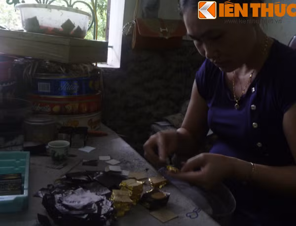 Nghề dát vàng truyền thống đã giúp người dân Kiêu Kỵ có cuộc sống khấm khá.