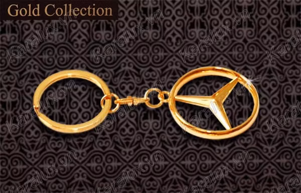 Móc khóa, móc treo điện thoại mạ vàng 24K cũng được nhiều bạn lựa chọn để tặng thầy cô, có giá dao động từ 700.000 đến hơn 1 triệu đồng, tùy theo sản phẩm.