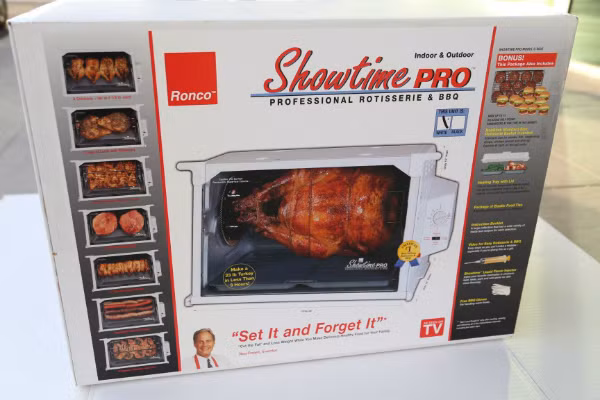 6. Lò quay thịt Showtime Rotisserie. Tổng doanh thu: 1,2 tỷ USD. Ron Popeil, ông vua của các sản phẩm thương mại, chính là người đã phát minh ra lò quay thịt này. Sản phẩm này được xếp trong danh mục những lựa chọn hàng đầu của các bà nội trợ.