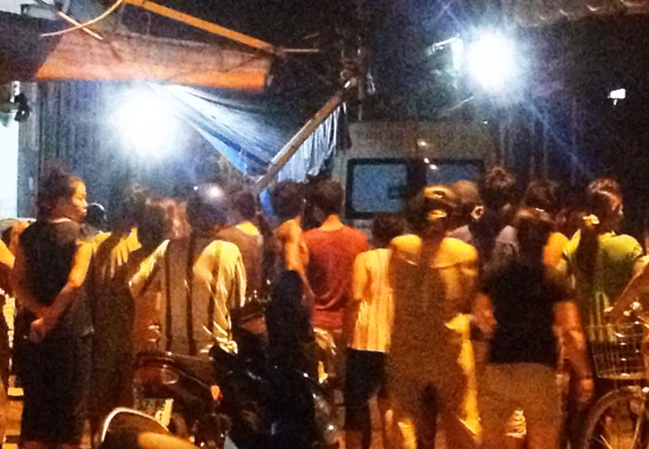 Vụ việc thu hút hàng trăm người hiếu kỳ