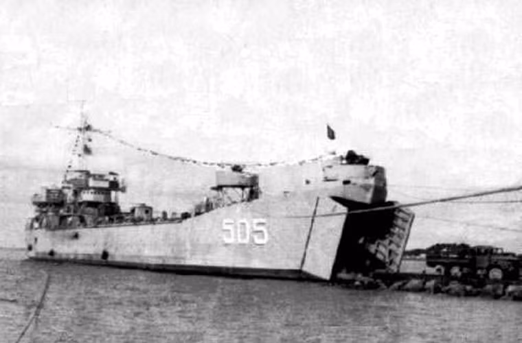 Tàu vận tải đổ bộ lớp LST-491 (tàu HQ-505) thu giữ từ Hải quân Quân đội Sài Gòn đã góp phần bảo vệ vững chắc các đảo thuộc quần đảo Trường Sa. Đây được xem là loại tàu chiến lớn nhất của Hải quân Nhân dân Việt Nam vào thời điểm bấy giờ, với lượng giãn nước gần 4.000 tấn. 