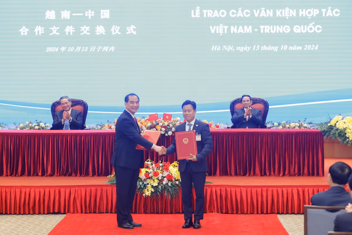 Viet Nam - Trung Quoc trao 10 van kien hop tac quan trong-Hinh-7
