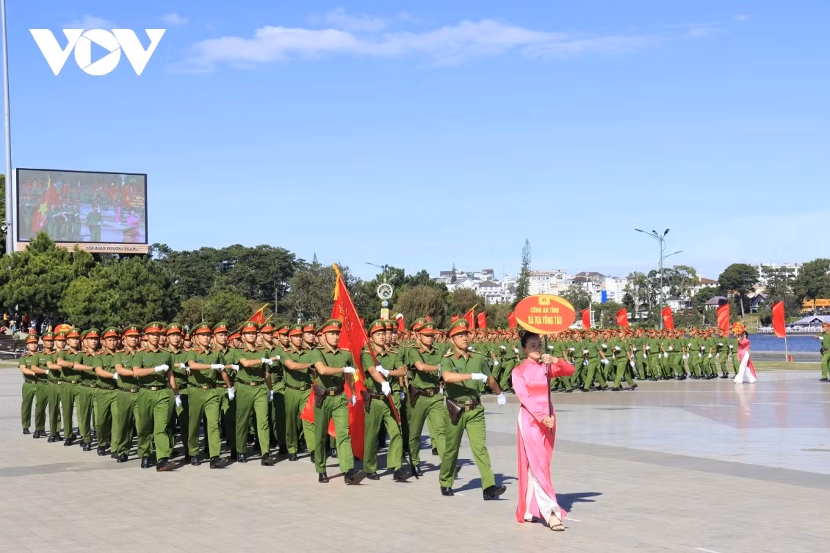 Hang ngan chien si cong an tham gia hoi thi quan su, vo thuat-Hinh-3