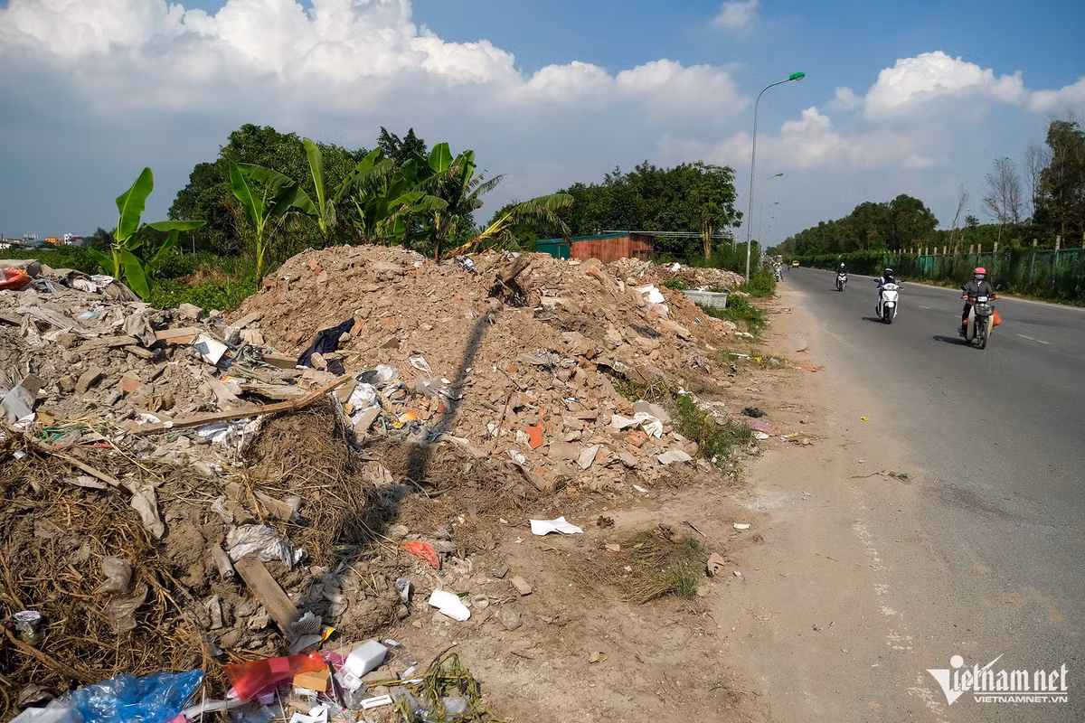 Rac thai bua vay duong gom dai lo Thang Long