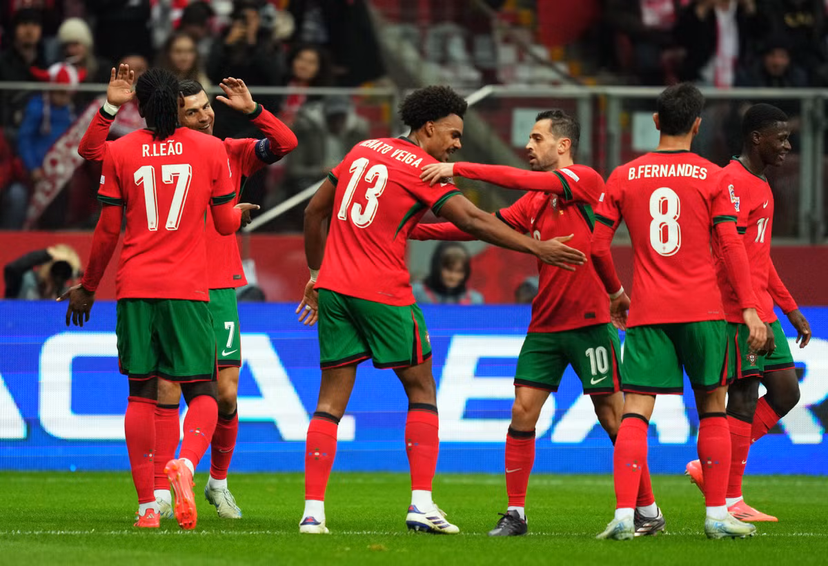 Ronaldo ghi ban thu 906, Bo Dao Nha thang tung bung-Hinh-3