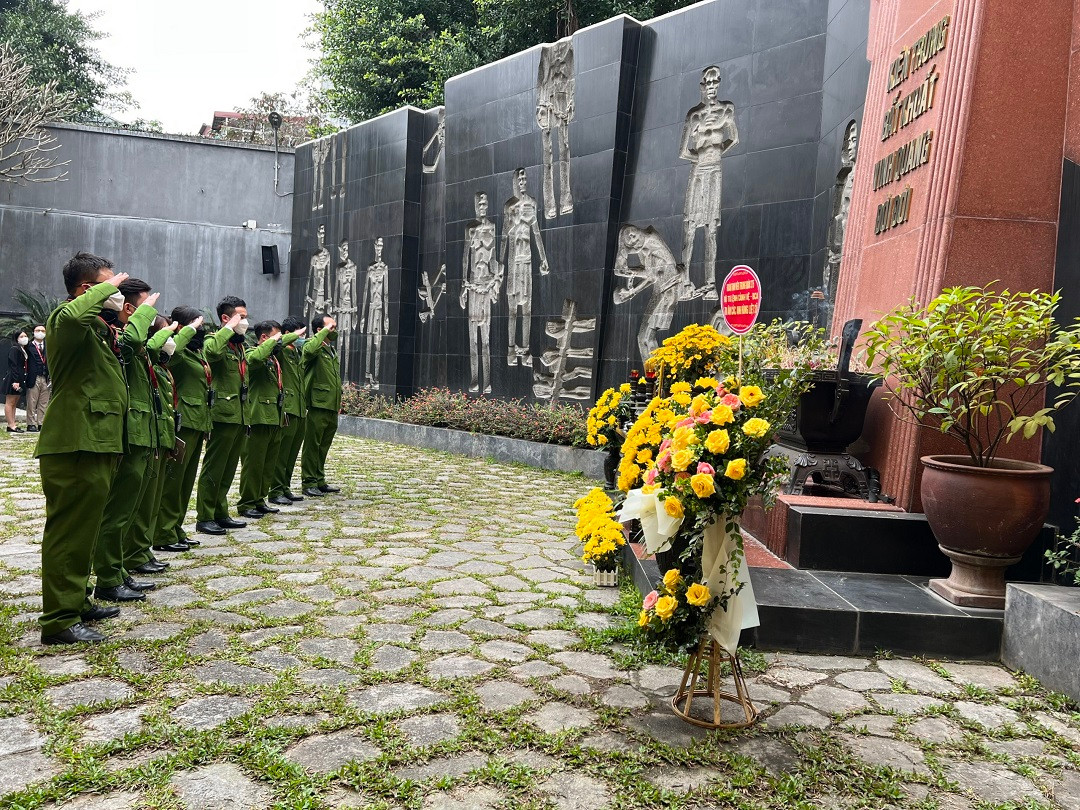 Phòng Cảnh sát điều tra tội phạm về tham nhũng, kinh tế, buôn lậu 069.219.6609; 069.219.4703