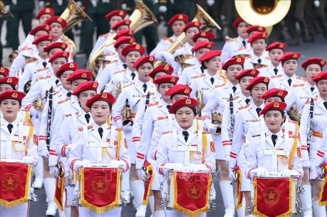 Hao hung Le dieu binh, dieu hanh ky niem 70 nam chien thang Dien Bien Phu-Hinh-2