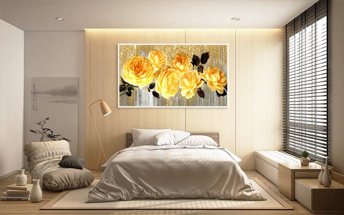  Tuy nhiên, hãy tránh treo những bức tranh quá lớn, nặng trên đầu giường vì có thể gây nguy hiểm khi rơi xuống, tạo cảm giác sợ hãi và lo lắng cho người nằm dưới.