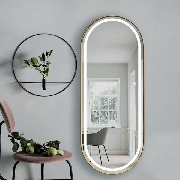 Nếu đặt gương đối diện với giường ngủ, ánh sáng từ gương có thể phản chiếu những chuyển động, tạo ra các phản xạ tự nhiên và có thể gây ra những cảm giác không thoải mái, thậm chí giúp người ta tỉnh giấc hoặc giật mình, làm ảnh hưởng đến chất lượng giấc ngủ của họ.