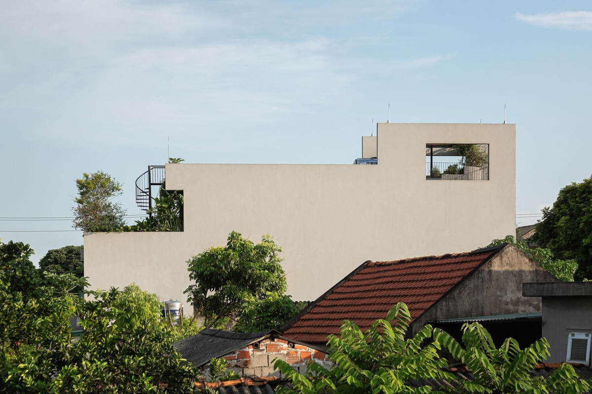 Tại các thành phố lớn, đa phần thiết kế nhà ống đều thiếu ánh sáng, không gian có cảm giác ngột ngạt và mất kết nối. Chủ dự án nhà này yêu cầu đội ngũ kiến trúc sư khắc phục được những nhược điểm này.