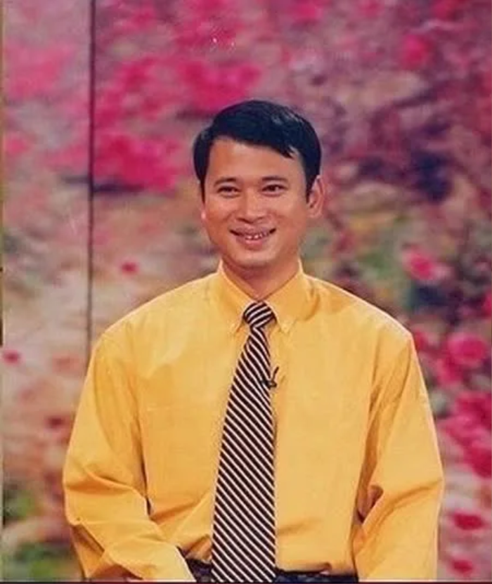 MC Long Vu 'Chiec non ky dieu' tro lai voi dien mao kho nhan ra