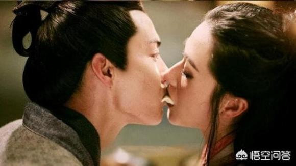 Choang voi 'dao cu bao ve' cho nu dien vien trong cac canh hon-Hinh-2