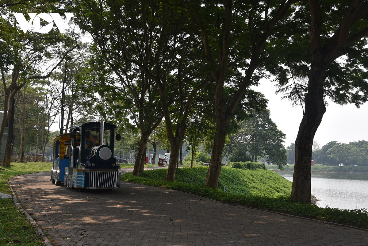 Công viên nằm ở vị trí cửa ngõ phía nam của thành phố, chỉ cách trung tâm thành phố một quãng đường ngắn làm cho nơi đây trở thành điểm đến lý tưởng cho những người dân không có điều kiện hoặc thời gian để đi chơi xa.