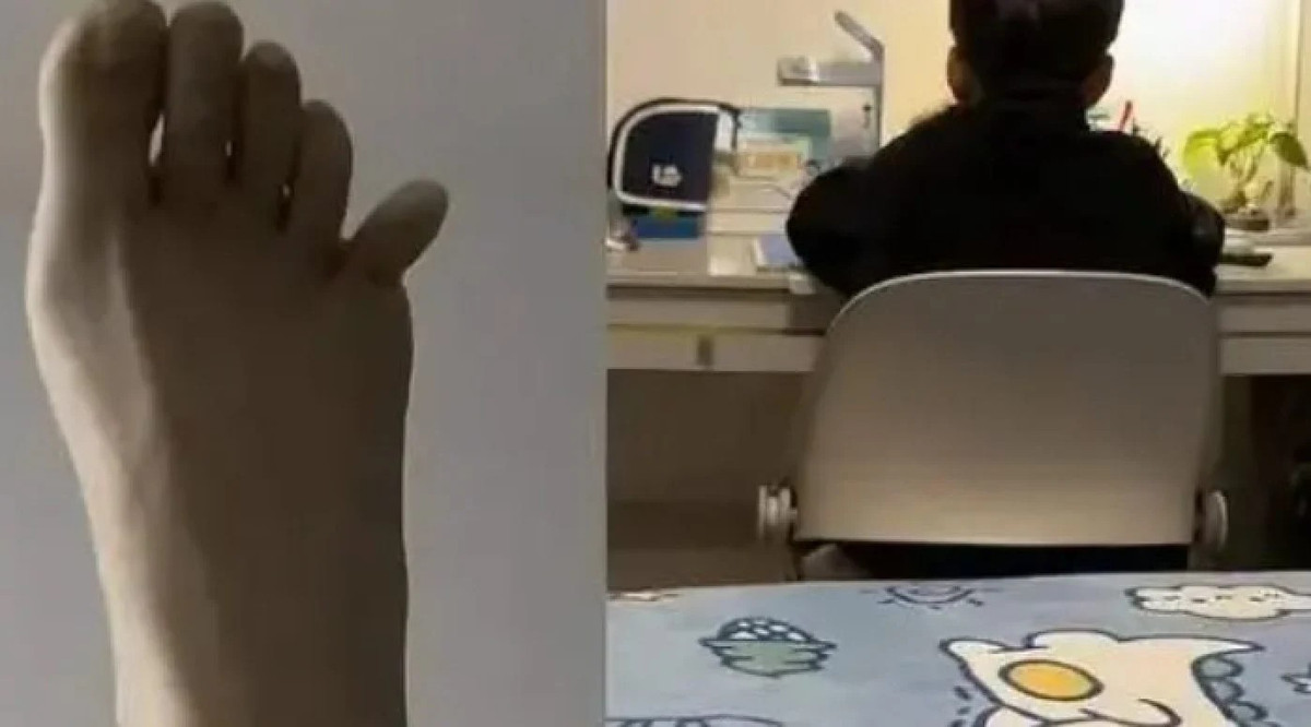 Da gay ngon chan vi tuc gian khi day con hoc bai