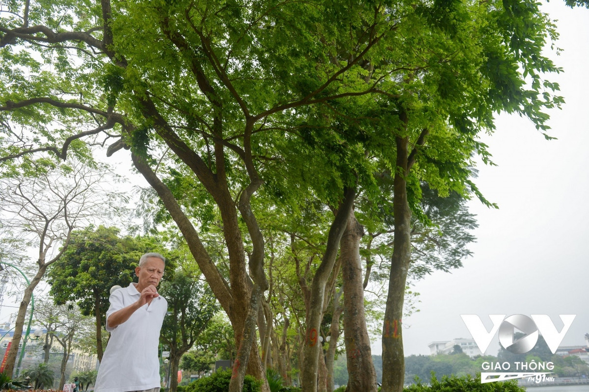 Với không gian xanh mát, đây là nơi được người dân lựa chọn để tập thể dục và buổi sáng.