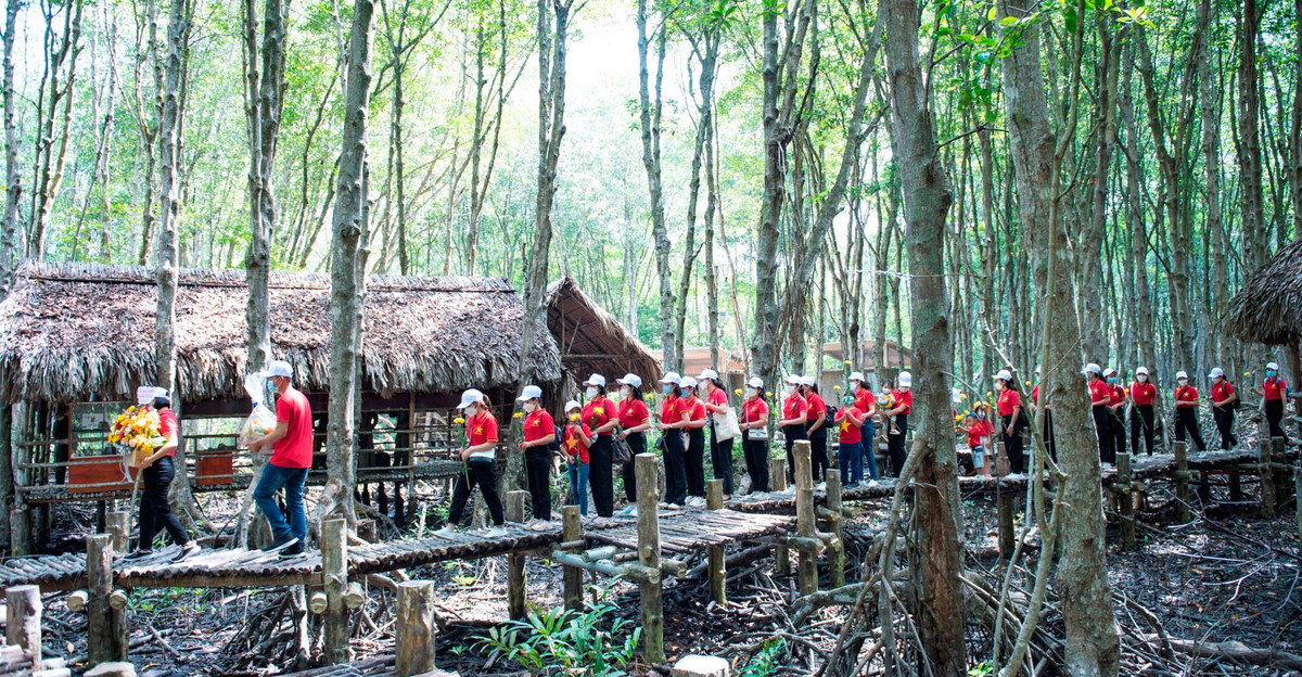 Tham chien khu rung Sac, tu hao ve chien si dac cong T10