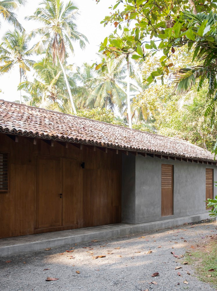 br/> Mái nhà bằng ngói tái chế tạo cảm giác xưa cũ.