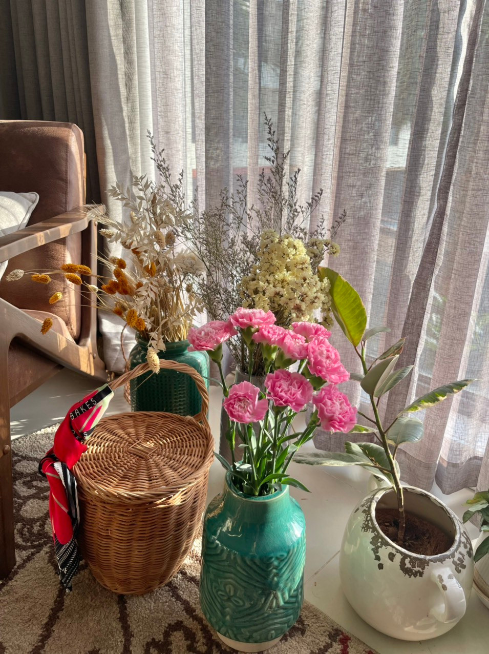 'Ngoài ra, tôi nghĩ dọn dẹp nhà cửa gọn gàng trước khi đi ngủ sẽ làm bạn cảm thấy tốt hơn rất nhiều khi sáng hôm sau được bắt đầu với sự sạch sẽ và thoải mái trong nhà', cô tiết lộ.