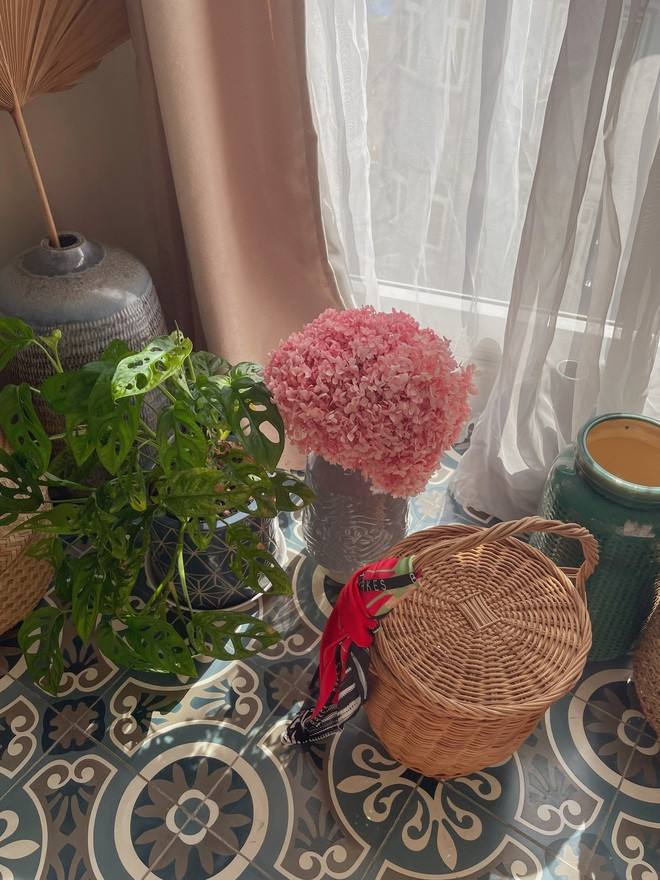 Amandine cho rằng sống độc lập là điều ai cũng mong muốn khi trưởng thành. Sống một mình là 1 phần của việc đó. Trước đây, có thể chỉ đơn thuần là tìm một nơi để ở, là cảm giác thoải mái khi ở nhà còn bây giờ, Amandine thấy môi trường sống tốt cũng rất quan trọng với các bạn trẻ.