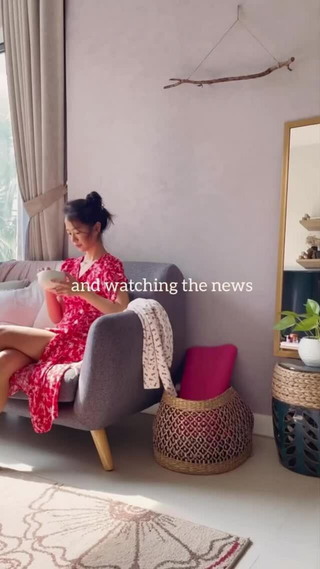 Hoặc chất lượng giấc ngủ là điều mình quan tâm nên mình chọn các sản phẩm phòng ngủ khá kỹ càng. Những chiếc gối lụa mà mình đang sử dụng không chỉ giúp mình có 1 giấc ngủ ngon và tốt cho mái tóc. Ngoài ra có thể kể đến các vật dụng nhỏ và ở tầm giá phải chăng như nến thơm, các đồ trang trí khác,...