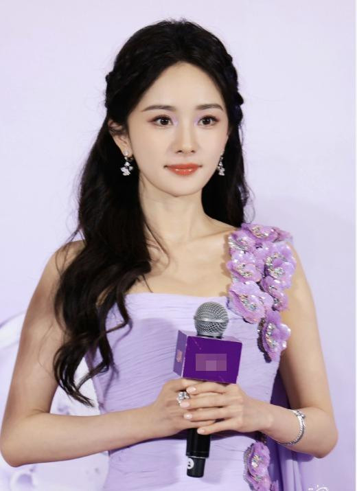 Can canh nhan sac chua photoshop cua Duong Mich-Hinh-2