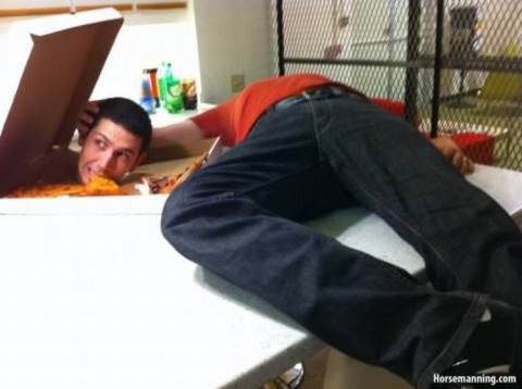 Sự khéo léo của những người thực hiện là ở chỗ nhập vai vô cùng ăn ý, trông khá giống thật.